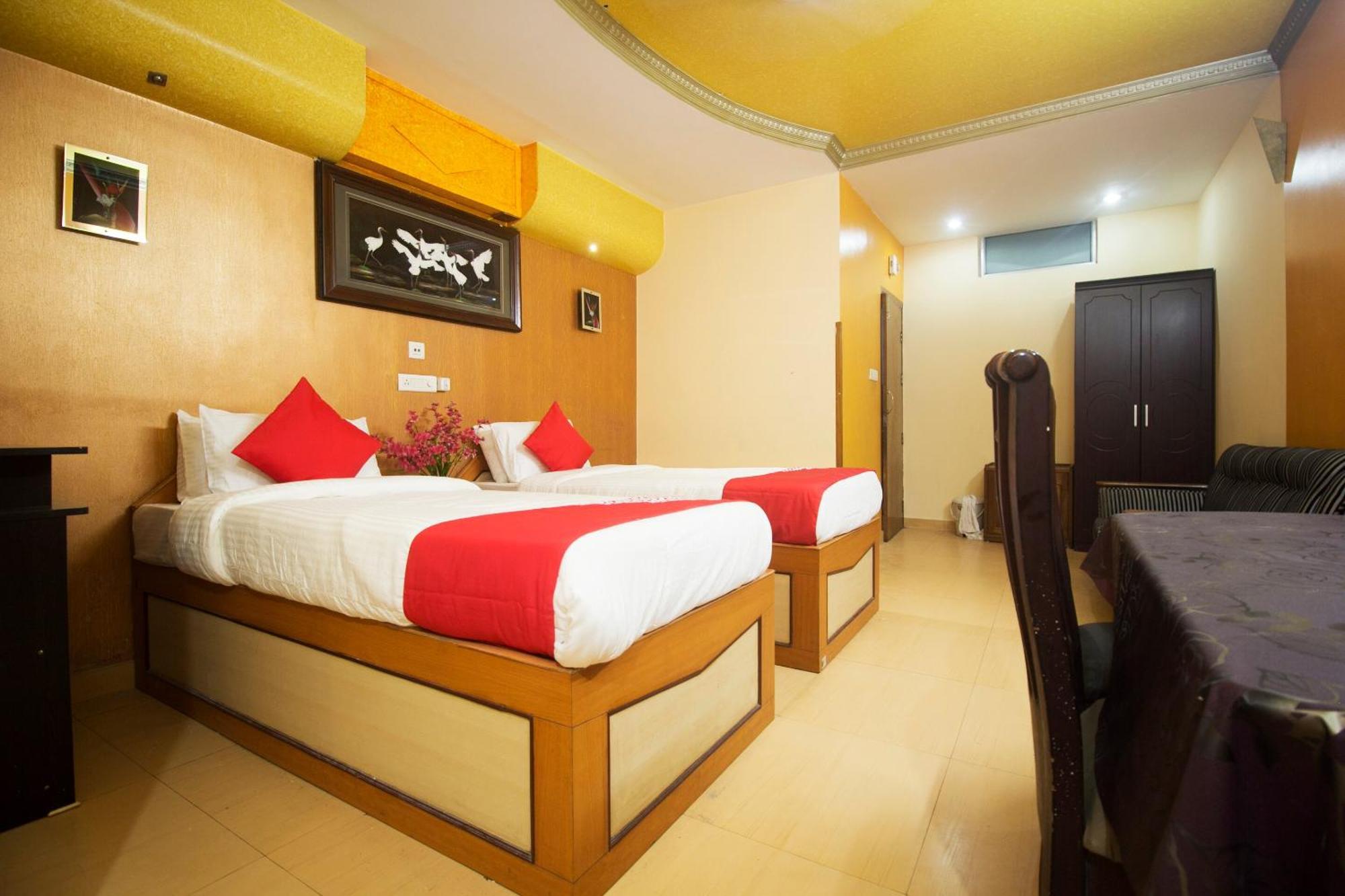 OYO 16041 Hotel Golden Moments Shiliguri Exterior foto