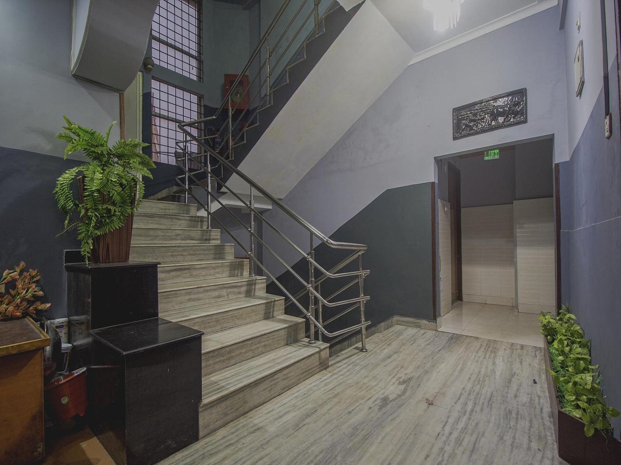 OYO 16041 Hotel Golden Moments Shiliguri Exterior foto