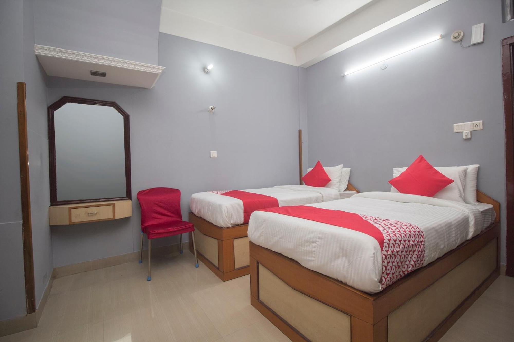 OYO 16041 Hotel Golden Moments Shiliguri Exterior foto